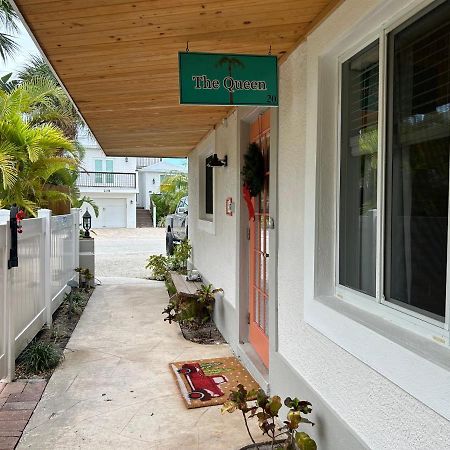 An Island Getaway At Palm Tree Villas 霍姆斯海滩 外观 照片