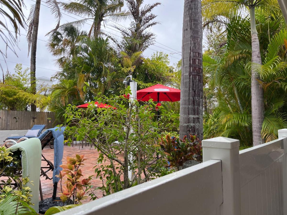 An Island Getaway At Palm Tree Villas 霍姆斯海滩 外观 照片