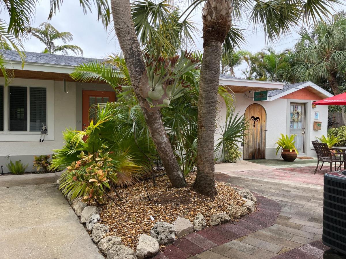An Island Getaway At Palm Tree Villas 霍姆斯海滩 外观 照片