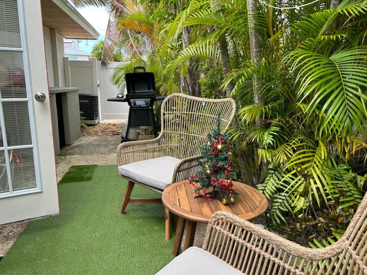 An Island Getaway At Palm Tree Villas 霍姆斯海滩 外观 照片