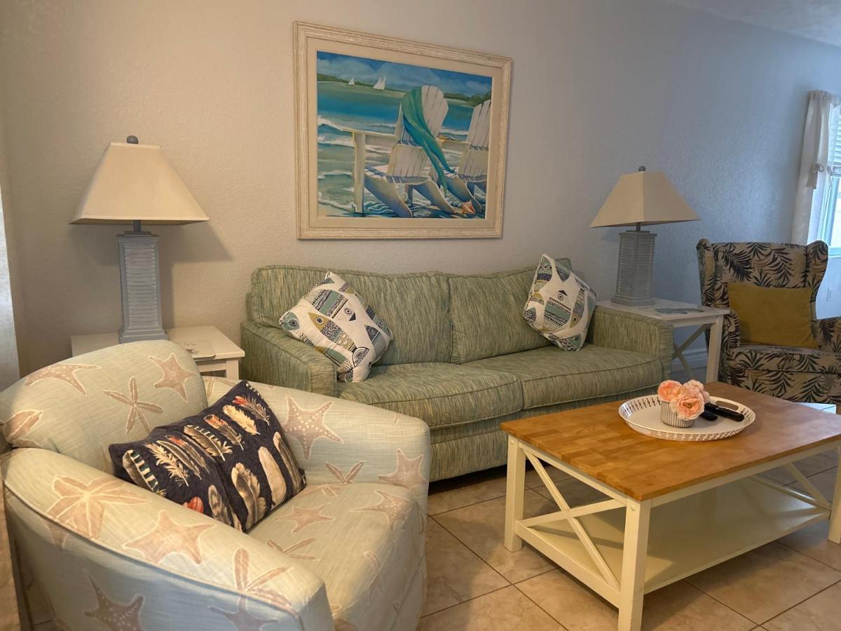 An Island Getaway At Palm Tree Villas 霍姆斯海滩 外观 照片