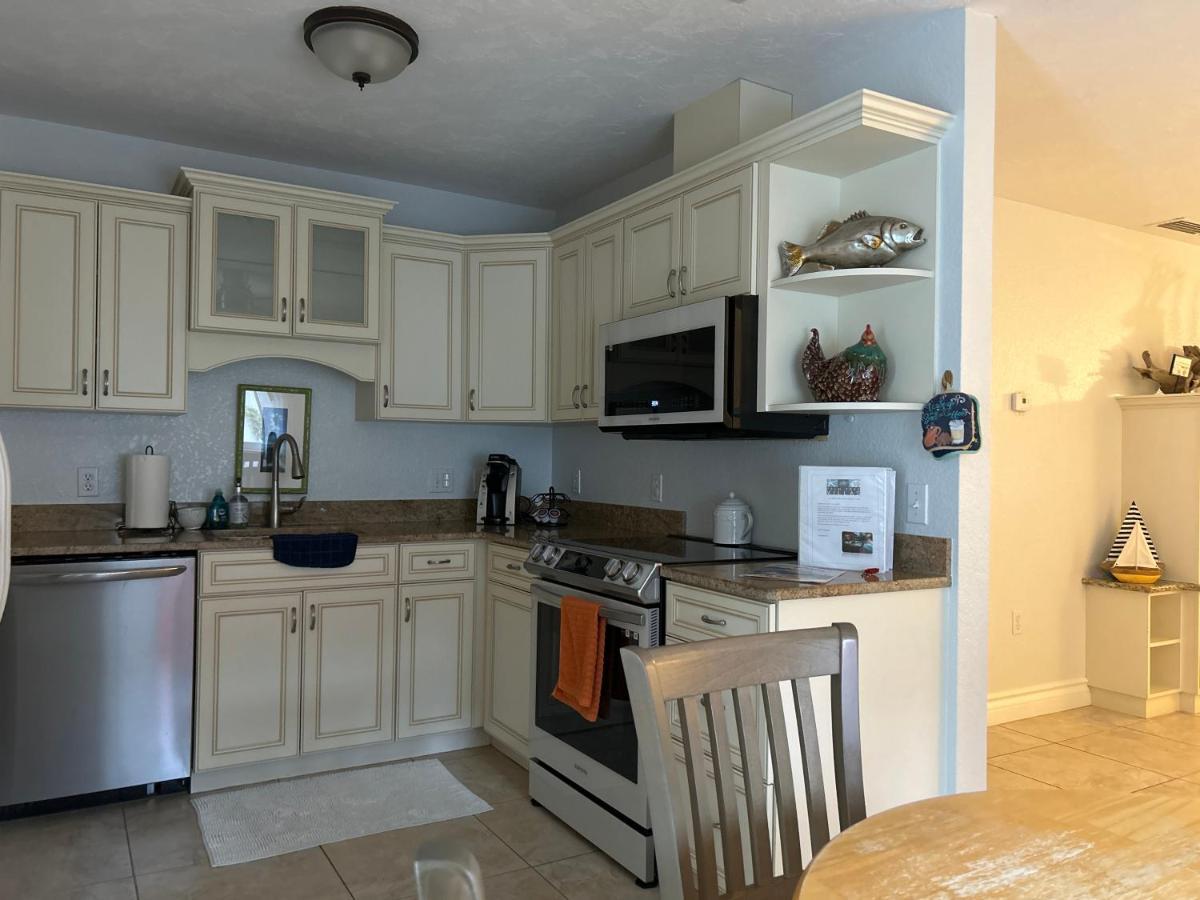 An Island Getaway At Palm Tree Villas 霍姆斯海滩 外观 照片