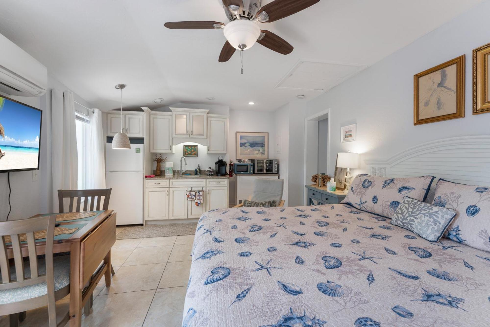 An Island Getaway At Palm Tree Villas 霍姆斯海滩 外观 照片