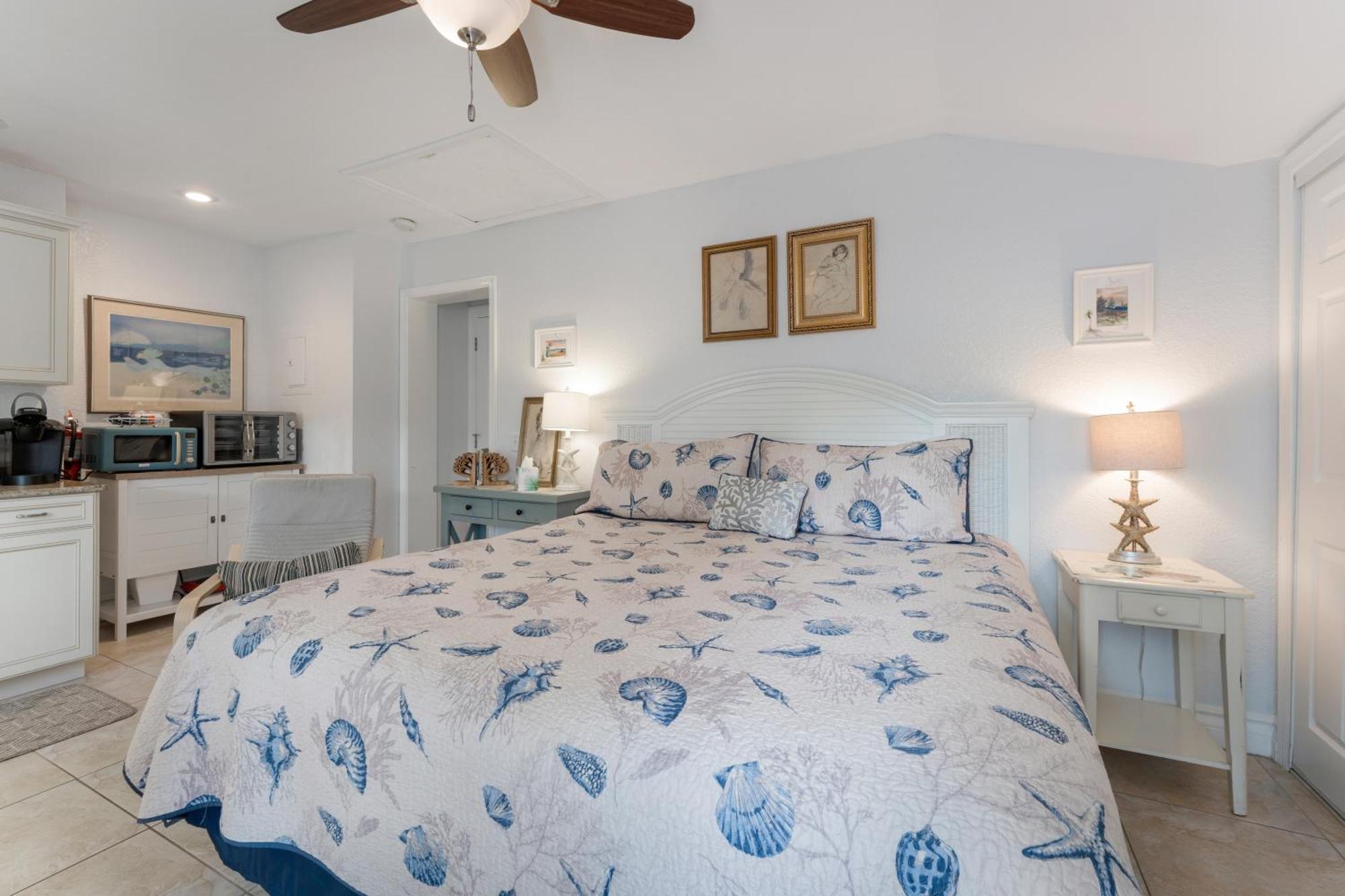An Island Getaway At Palm Tree Villas 霍姆斯海滩 外观 照片