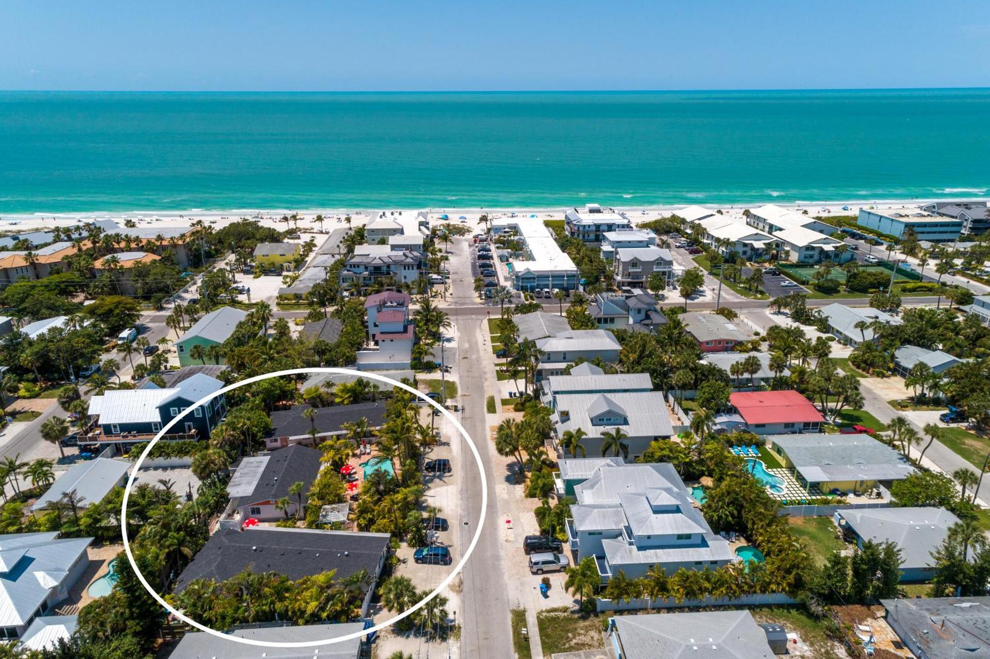 An Island Getaway At Palm Tree Villas 霍姆斯海滩 外观 照片